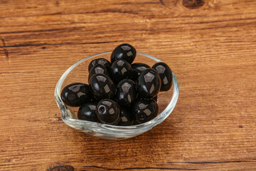 Black olives in the bowl