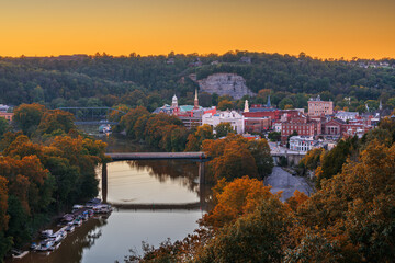 Frankfort, Kentucky, USA town skyline on the Kentucky River - obrazy, fototapety, plakaty