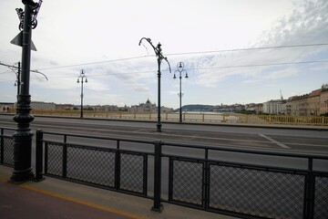 Leere Strasse - Blick auf die andere Seite