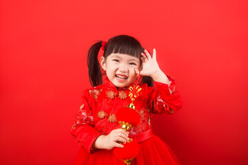 A Chinese girl greeted the Spring Festival with a lantern