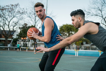 Young basketball players playing one-on-one.