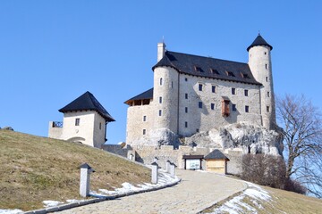 Zamek Bobolice na Szlaku Orlich Gniazd, na Jurze Krakowsko-Częstochowskiej. 