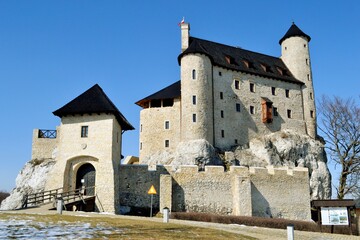 Zamek Bobolice na Szlaku Orlich Gniazd, na Jurze Krakowsko-Częstochowskiej.  - obrazy, fototapety, plakaty