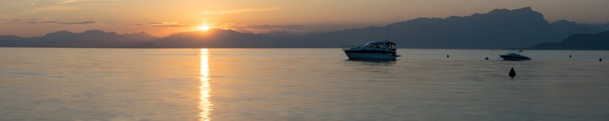 Obraz premium Sonnenuntergang überm Gardasee