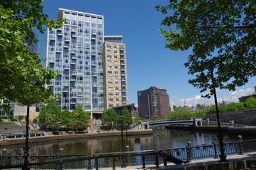 Fototapeta na wymiar waterfront buildings