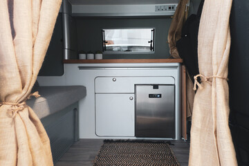Diseño de furgoneta camper y caravana