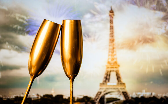 golden champagne glasses New Year in Paris