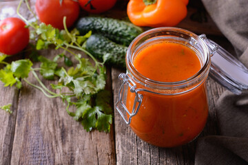 Сanning tomato juice and vegetables at home