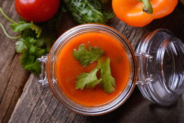Сanning tomato juice and vegetables at home