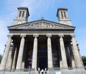 Vue de face de l'Eglise de saint-vincent-de-paul church a Paris 10e. 