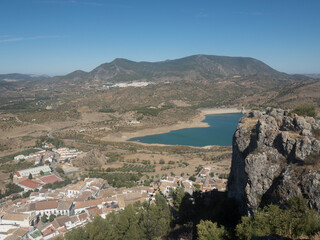 Vistas desde el Castillo de Zahara de la Sierra, en Cádiz, Andalucía, España