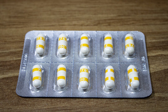Medicine capsule consisting of yellow colored pills