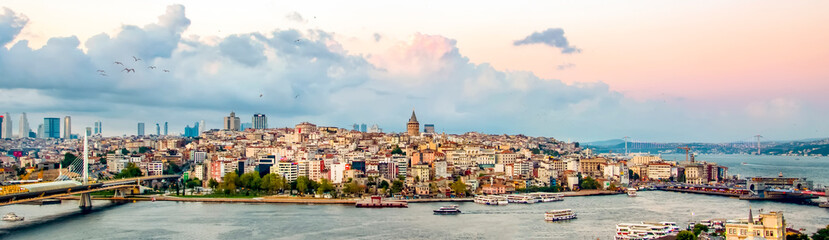 Fototapeta premium Golden Horn against Galata tower, Istanbul, Turkey 