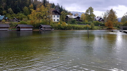 Fototapeta premium Altausseer See (Altausseersee) in Austria. Naturschutzgebiet Altaussee.