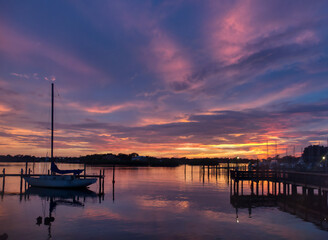 Fototapeta na wymiar Sunset on the water in Tarpon Springs FL 