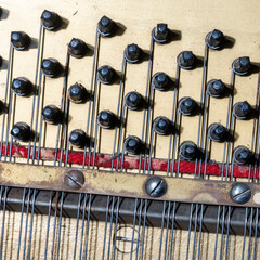 Details von Saiten eines Klaviers
