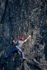 Obraz premium Climber on a slate quarry rock face 