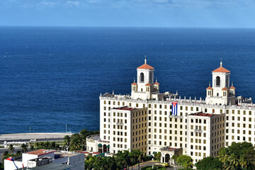 Fototapeta na wymiar Sea wall and scene of Havana, Cuba