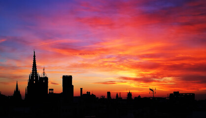 Fototapeta premium Burning sunset in Barcelona