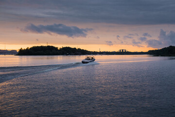 Obraz premium Evening on the river of the Dnieper.