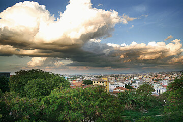 pedreira do industrial e o pôr-do-sol de uma linda tarde ensolarada.