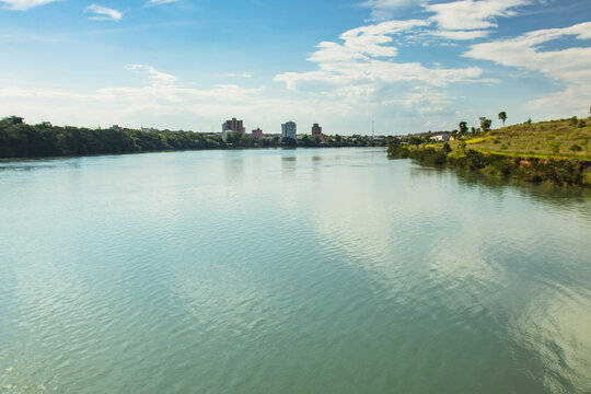 Parana&iacute;ba River at the Border of Goi&aacute;s and Minas Gerais with Itumbiara City in the Background