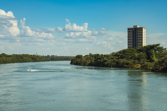 View of the city from the Paranaiba River, between the states of Goias and Minas Gerais - Itumbiara - Goias and Arapora - Minas Gerais