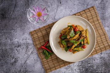 The Famous Thai Menu , Spicy roast duck