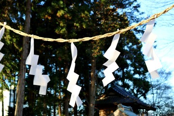 師走　風に揺れる紙垂　神聖　風景