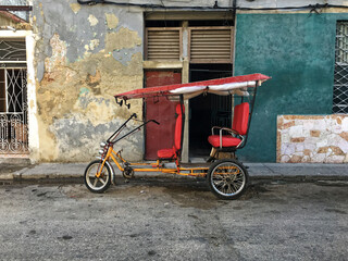 Fototapeta na wymiar Old Havana bike taxi