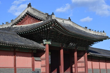 Fototapeta premium The shamanistic figure of a goblin, dragon, pig, monkey, etc. installed on the roof to prevent death or fire in a palace during the Joseon Dynasty.