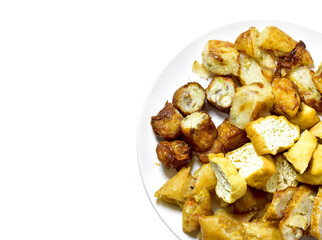 Fried tofu and sweet sauce with roasted peanuts It is a popular vegetarian food eaten during the vegetarian festival.