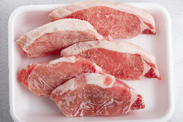 冷凍の豚肉