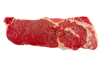 faux-filet de boeuf cru isolé sur un fond blanc