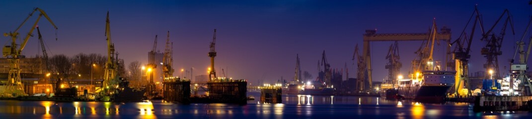 Fototapeta na wymiar Night panorama of the industrial landscape