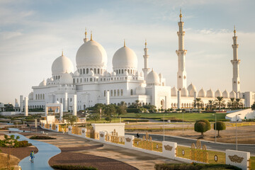 Fototapeta na wymiar Abu Dhabi sheikh zayed grand mosque, United Arab Emirates