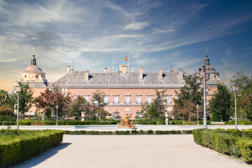 Fuente de Ceres y fachada del palacio real de Aranjuez, España