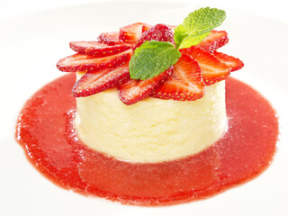 cheesecake with strawberries and fruit sauce