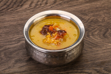Pea soup with smoked ribs