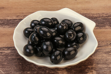 Black olives in the bowl