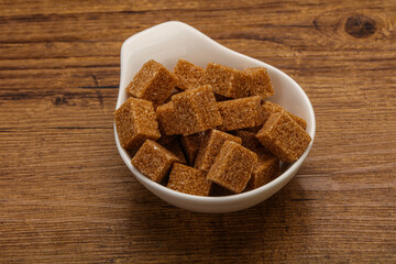 Cane sugar cubs in the bowl