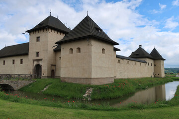 Fototapeta na wymiar Vodný hrad Hronsek