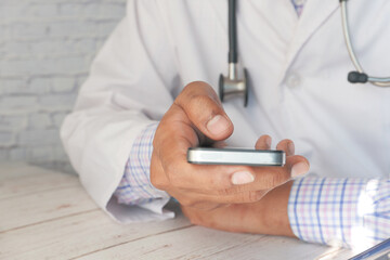 Obraz na płótnie Canvas doctor in white coat using a smartphone.