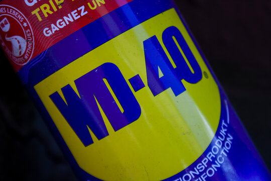  WD-40 logo multifunctional spray bottle close-up.