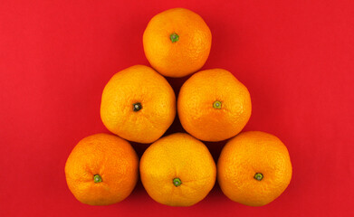 Orange tangerines laid out in the shape of a christmas tree