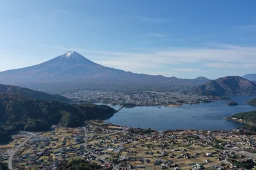 Fotobehang 河口湖から望む富士山の風景 © amanomaa