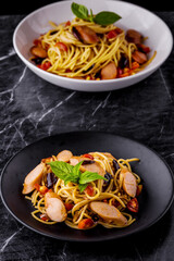 Spaghetti sausage with chilly