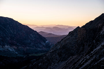 Fototapeta na wymiar colorful sunrise above yosemite valley 
