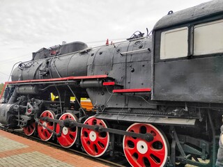 Obraz na płótnie Canvas old steam locomotive of black and red color.