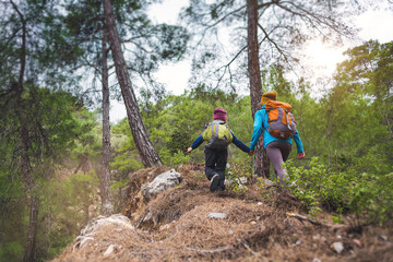 Naklejka premium A child with his mother on a hike to the mountains